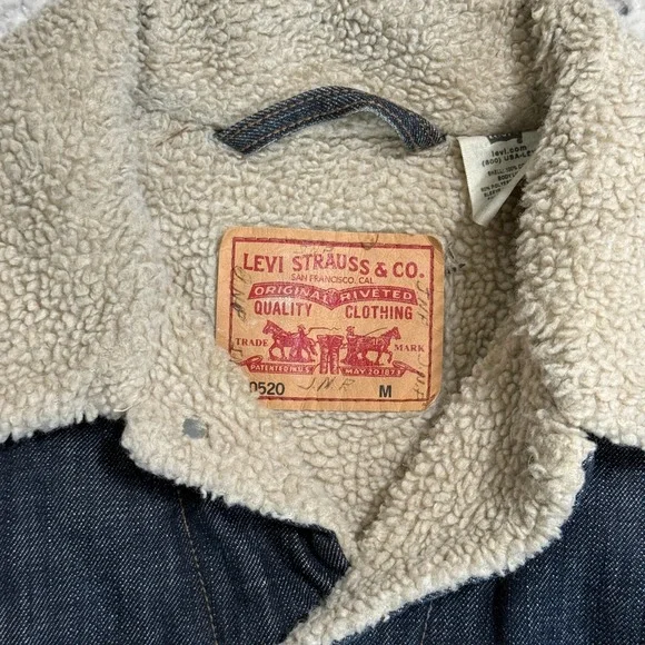 Levis Mens Sherpa Lined Denim Trucker Jacket Dark Wash Blue 0520 Medium - Picture 2 of 5